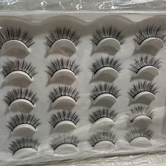 Natural Black False Eyelashes Set - Picture 5 of 6